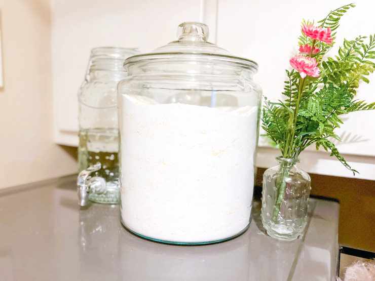 The BEST Non-toxic Homemade Laundry Detergent