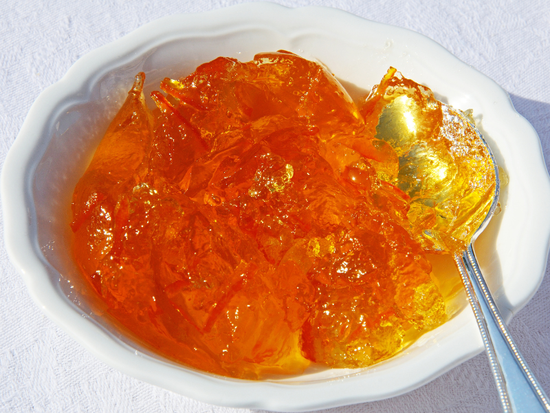 Orange marmalade in a bowl