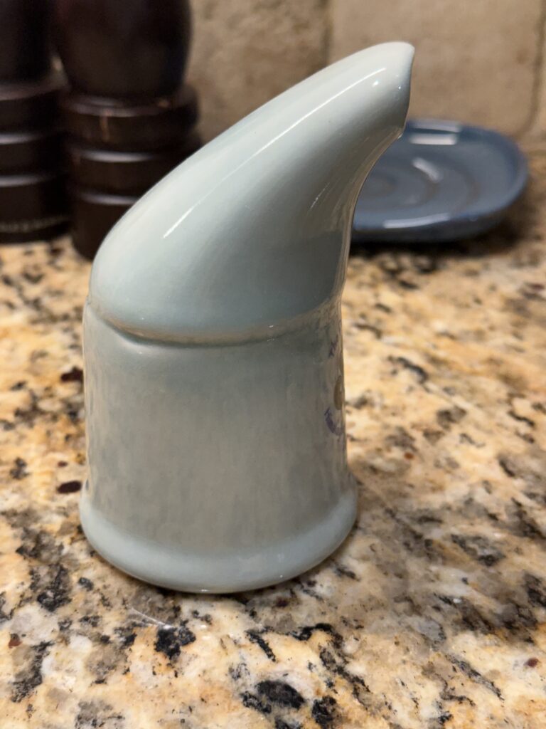 side view of halotherapy device