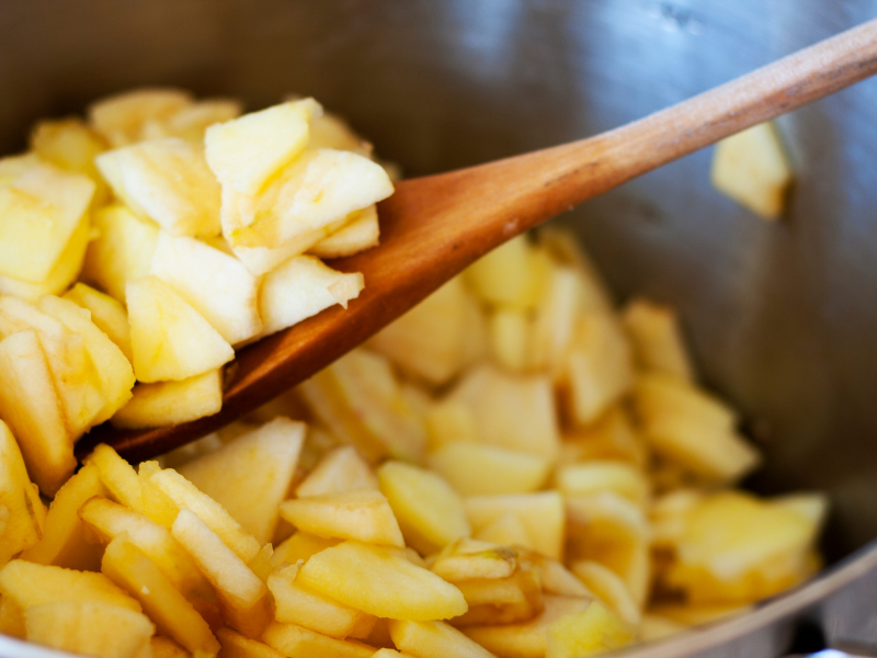 apples to make applesauce