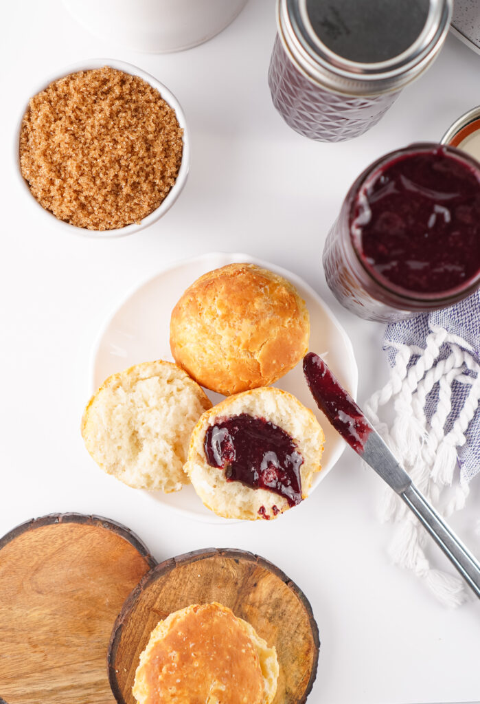 Overview of biscuit on plate