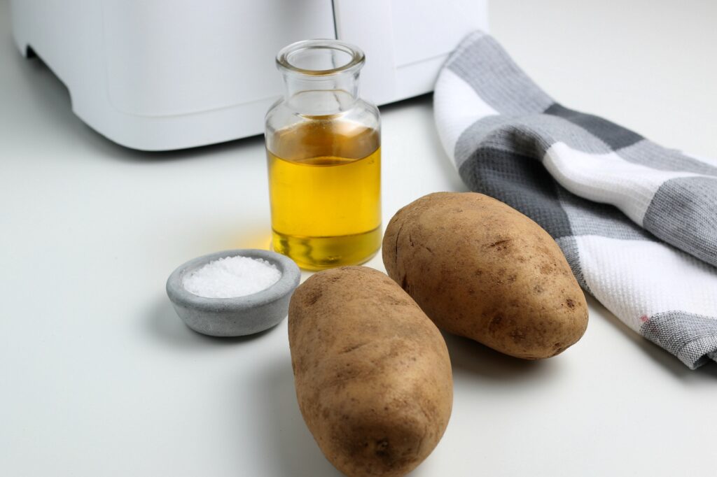 potatoes with oil and salt